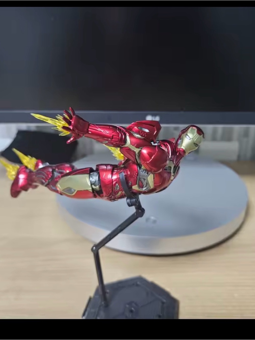 Iron Man 1/12 Mark45 Avengers:Age of Ultron Vibranium Assembled Action figure - Picture 3 of 4